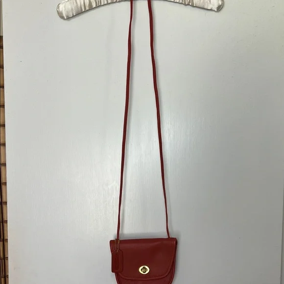 Vintage COACH Mini Everett Crossbody Leather Bag (RARE COLOR) - Picture 4 of 10